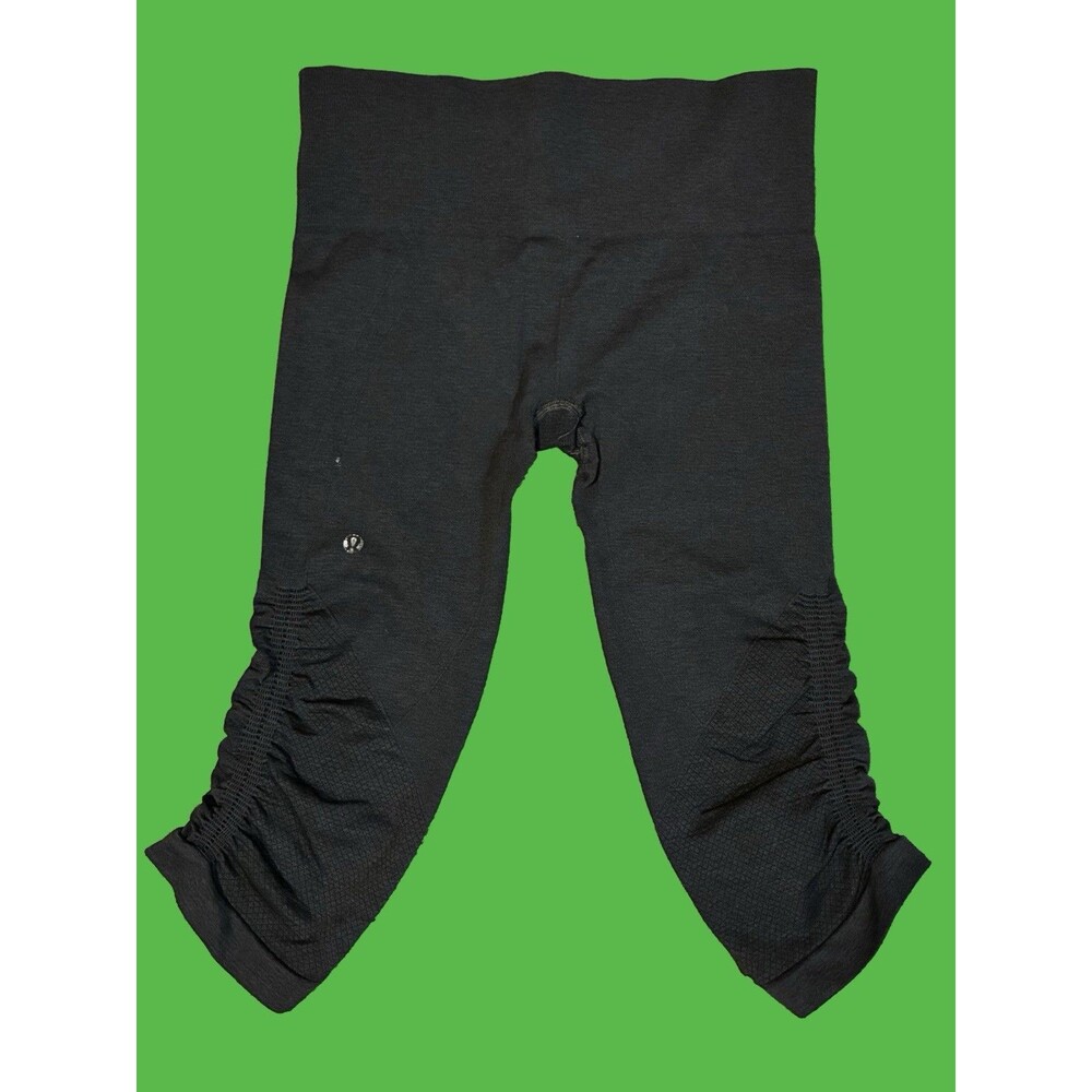 Lululemon Women’s Black In The Flow Crop || Size 6 Compression